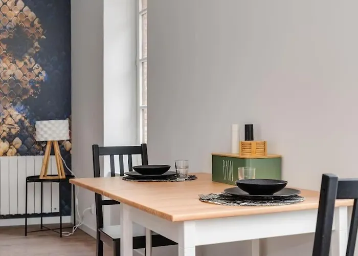 Cocon De La Place Апартаменты Вильфранш-де-Лораге