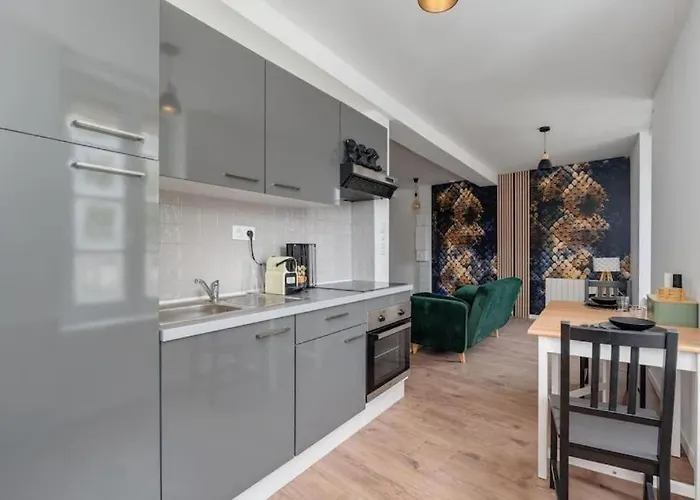 Cocon De La Place Апартаменты Вильфранш-де-Лораге